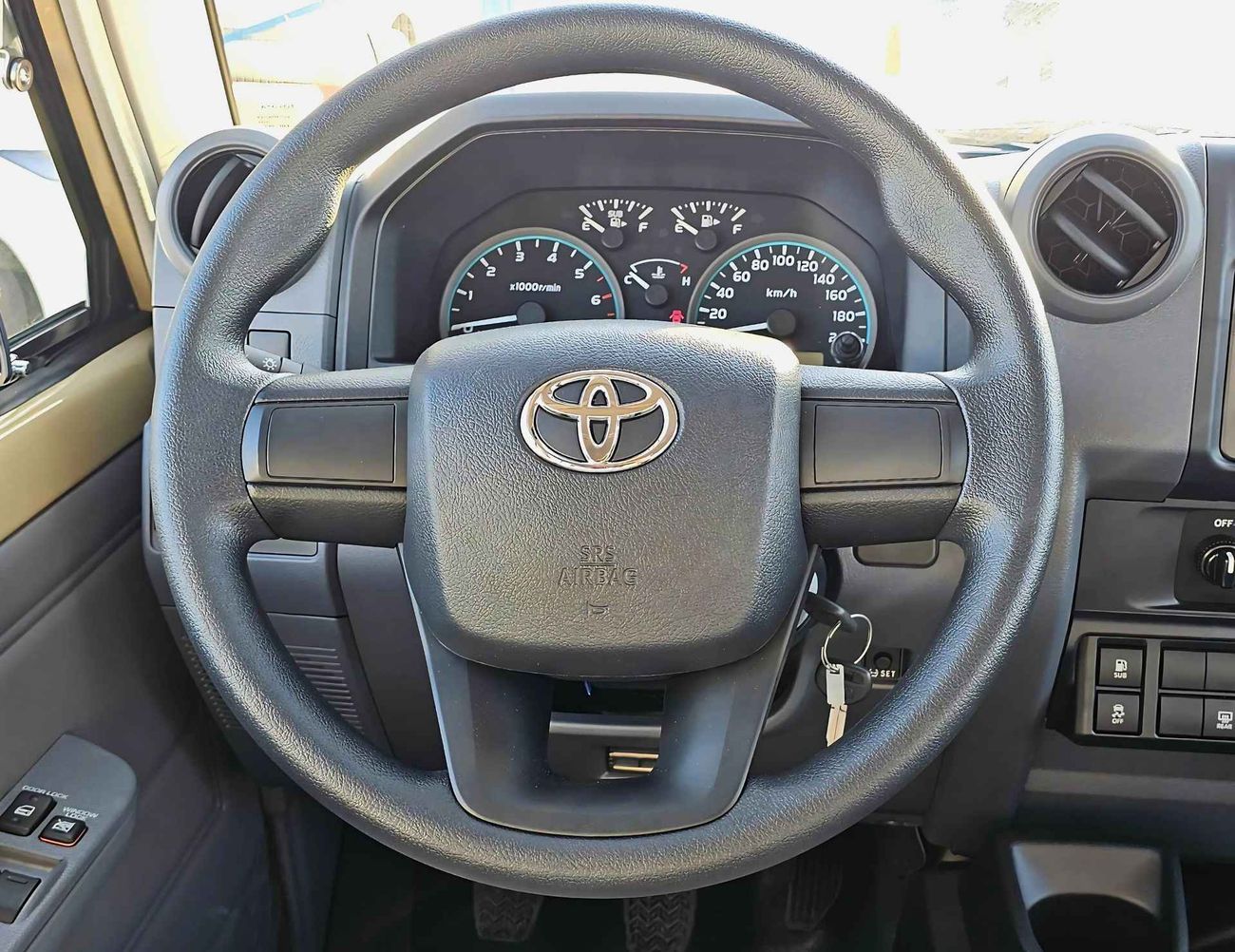 Toyota Land Cruiser 70 LC78 STD / 4.0L V6 / M/T / PETROL / POWER WINDOWS & LOCKS / 4WD (CODE # LC78)