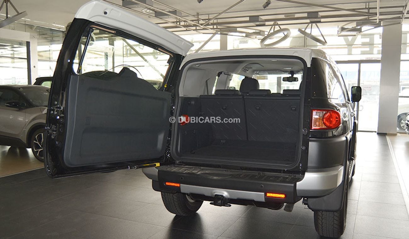 Toyota FJ Cruiser 4.0 V6 WITH JBL SOUND SYSTEM