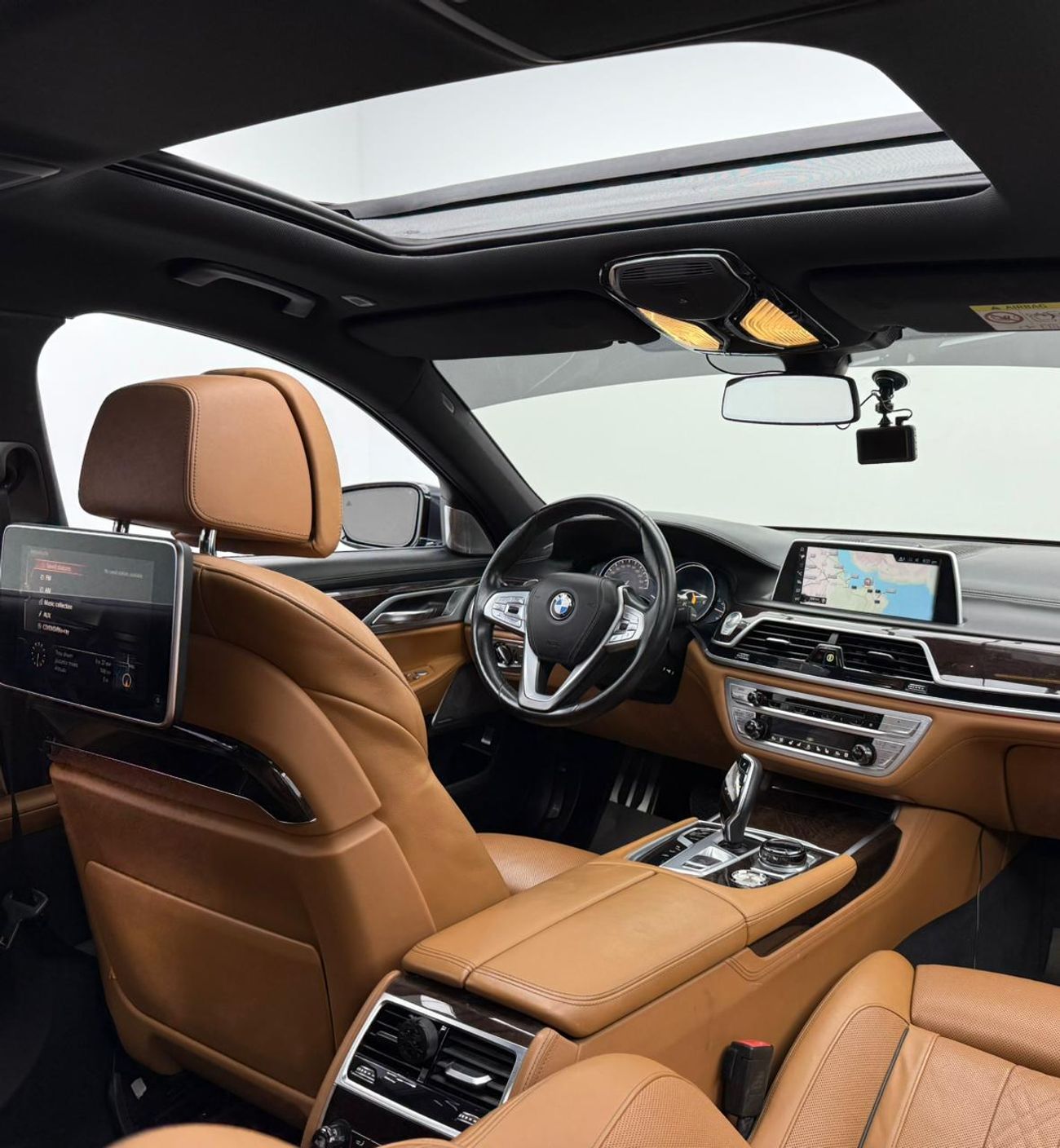 بي أم دبليو 750Li 2017 BMW M750Li xDrive, Full Service History, Fully Loaded, Excellent Condition, GCC