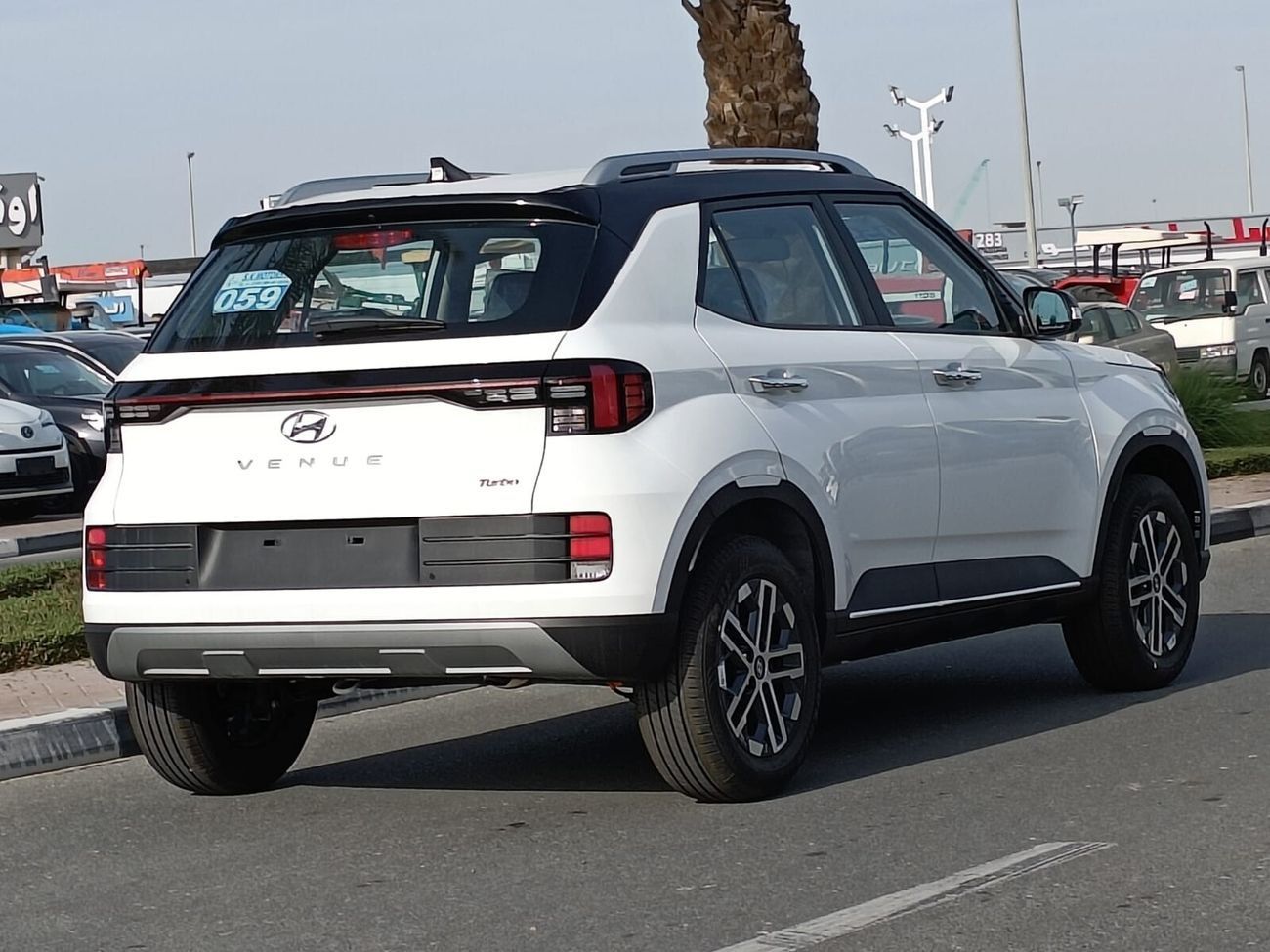 هيونداي فنيو Premier Plus Turbo/ 1.0L V4/ SUNROOF/ FULL OPTION (CODE # VEN10AF)