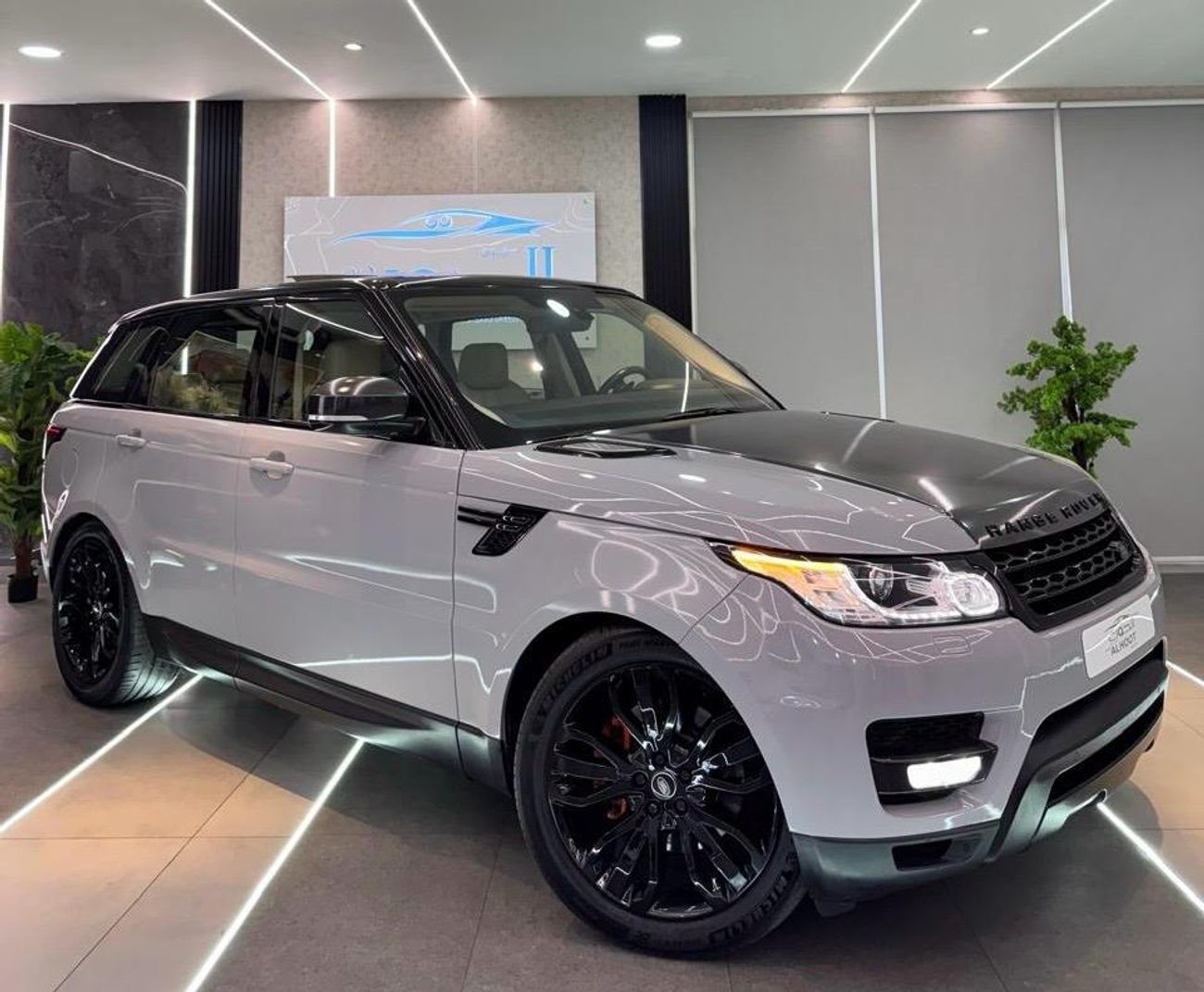 Land Rover Range Rover Sport Supercharged 5.0L ICONIC RANGE ROVER SPORT || STYLISH AND VERSATILE || GCC || PERFECT CONDITIONS ||