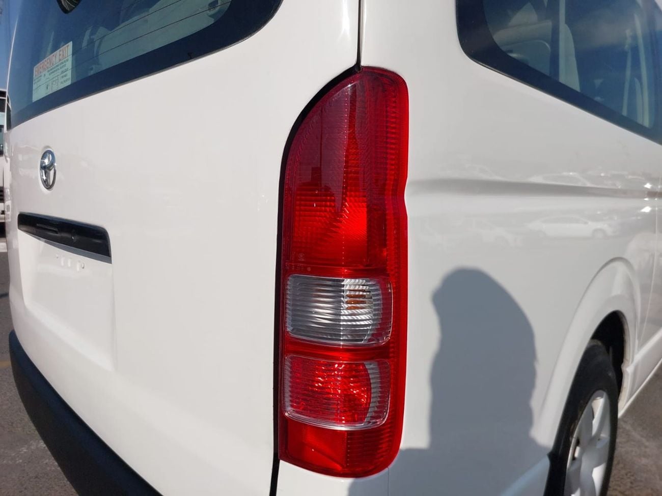 تويوتا هاياس TOYOTA HIACE COMMUTER VAN RHD 2006 MODEL 2.5 L DIESEL MANUAL(PM15390)