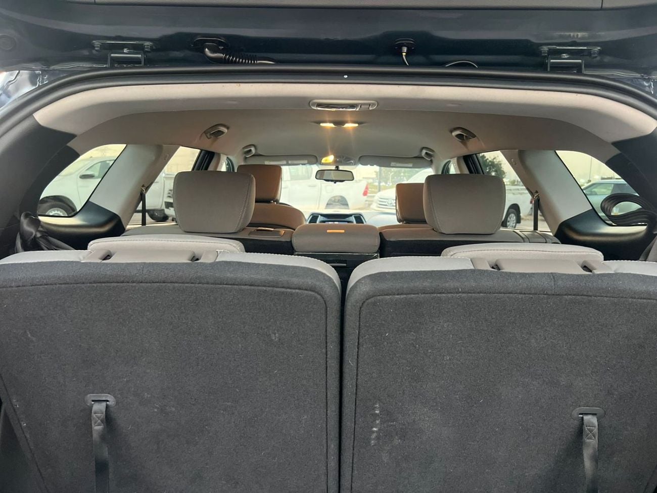 Hyundai Santa Fe STD (NON GCC) 2019 Hyundai Santa Fe - 3.3L V6 - Apple & Android Play - 7 Seater - 42000 Mileage - 41999 AED