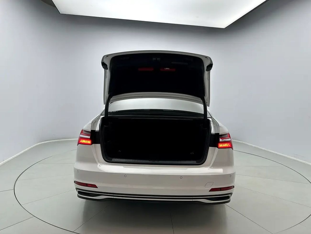 Audi A6 40 TFSI 2.0L Sedan Advanced 40 TFSI 190hp Business (Ref# 00821) EXCLUSIVE RAMADAN OFFER