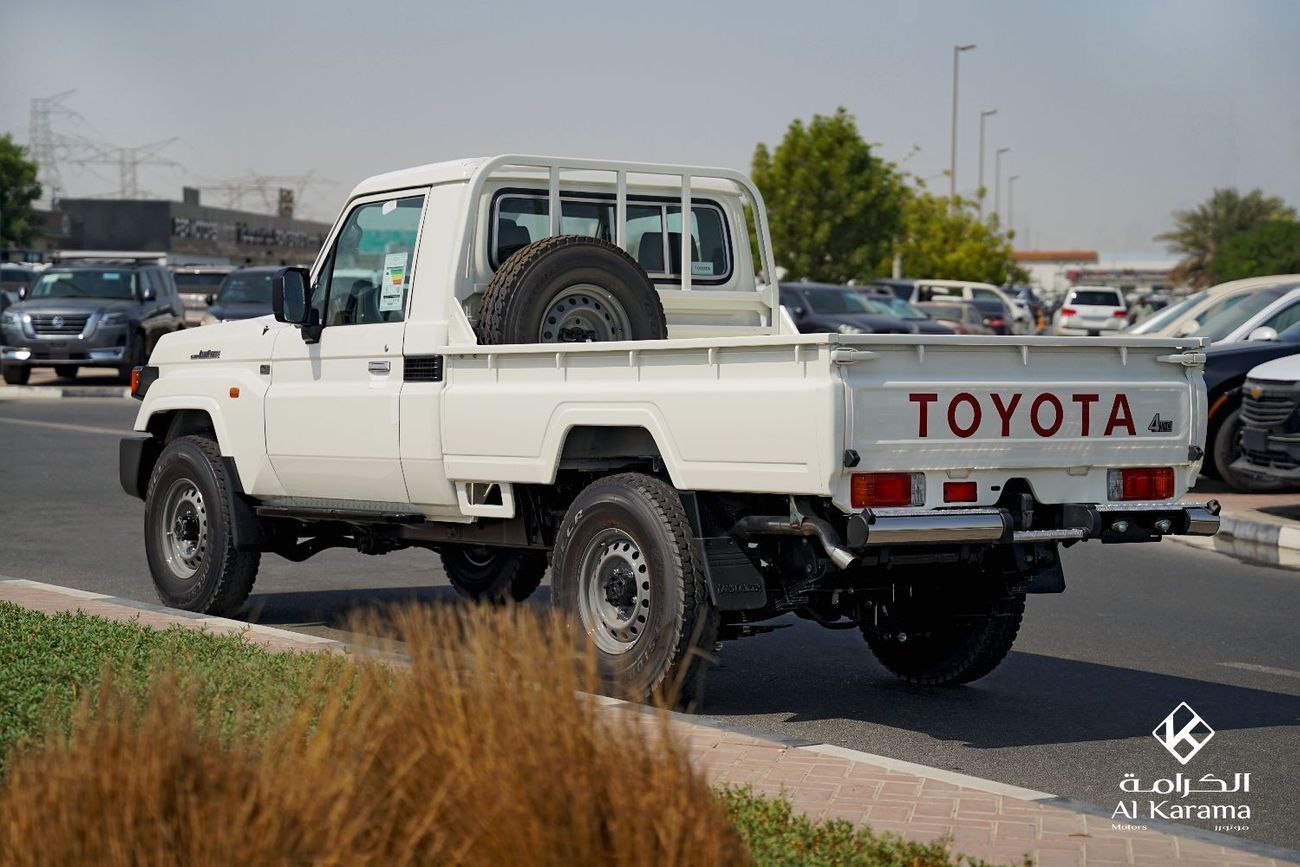 Toyota Land Cruiser Pick Up 2.8L | 4x4 Manual | 40th Anniversary Edition | Single Cabin | GCC Specs