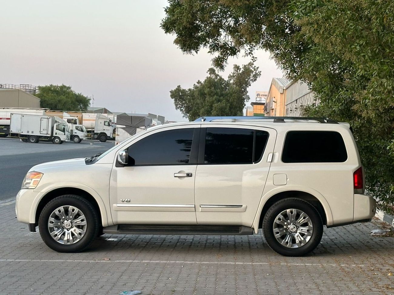 Nissan Armada LE خليجي