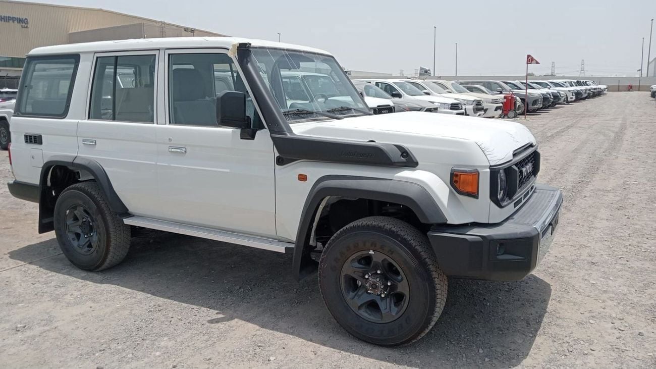 تويوتا لاند كروزر 70 HT VXR Toyota Land Cruiser 76 05 Door Hard Top 2.8L Auto
