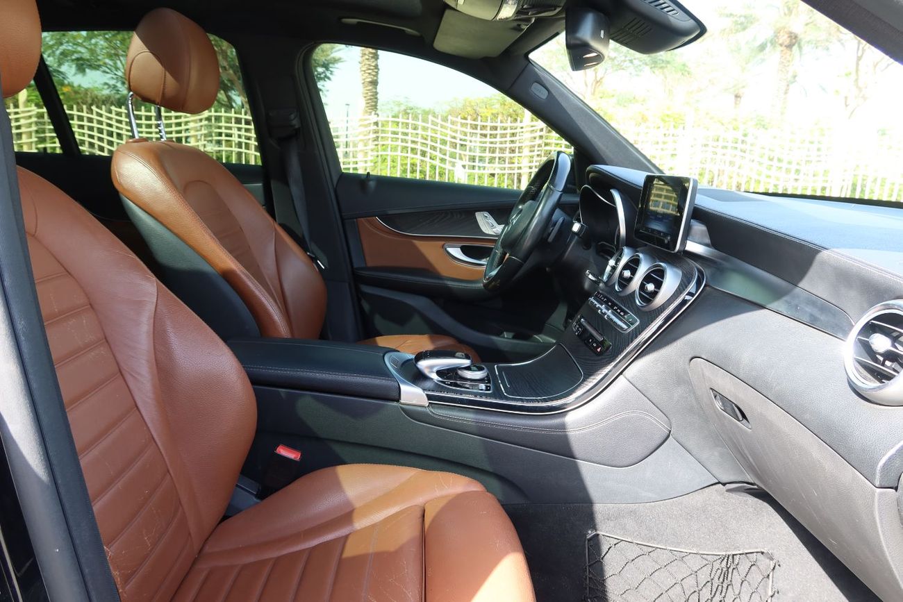 مرسيدس بنز GLC 250 4MATIC 2.0L