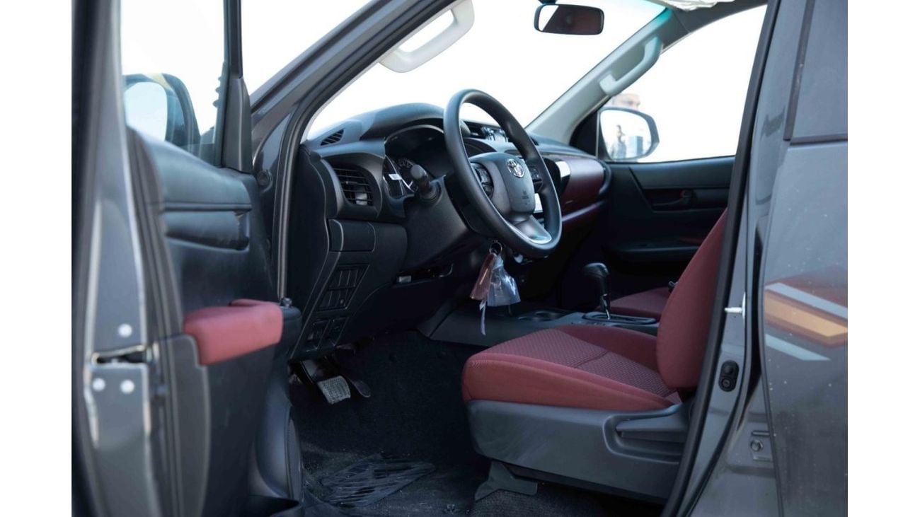 Toyota Hilux 2024 Toyota Hilux 4x4 DC 2.4 - Grey inside Red