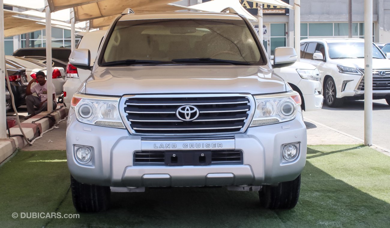 Toyota Land Cruiser GXR V8