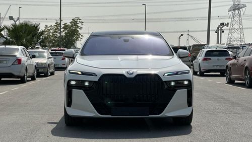 BMW i7 xDrive60 - MY 2023 - EUR SPEC - WHT_WHT - RANGE 590KM (LOCAL OFFER)