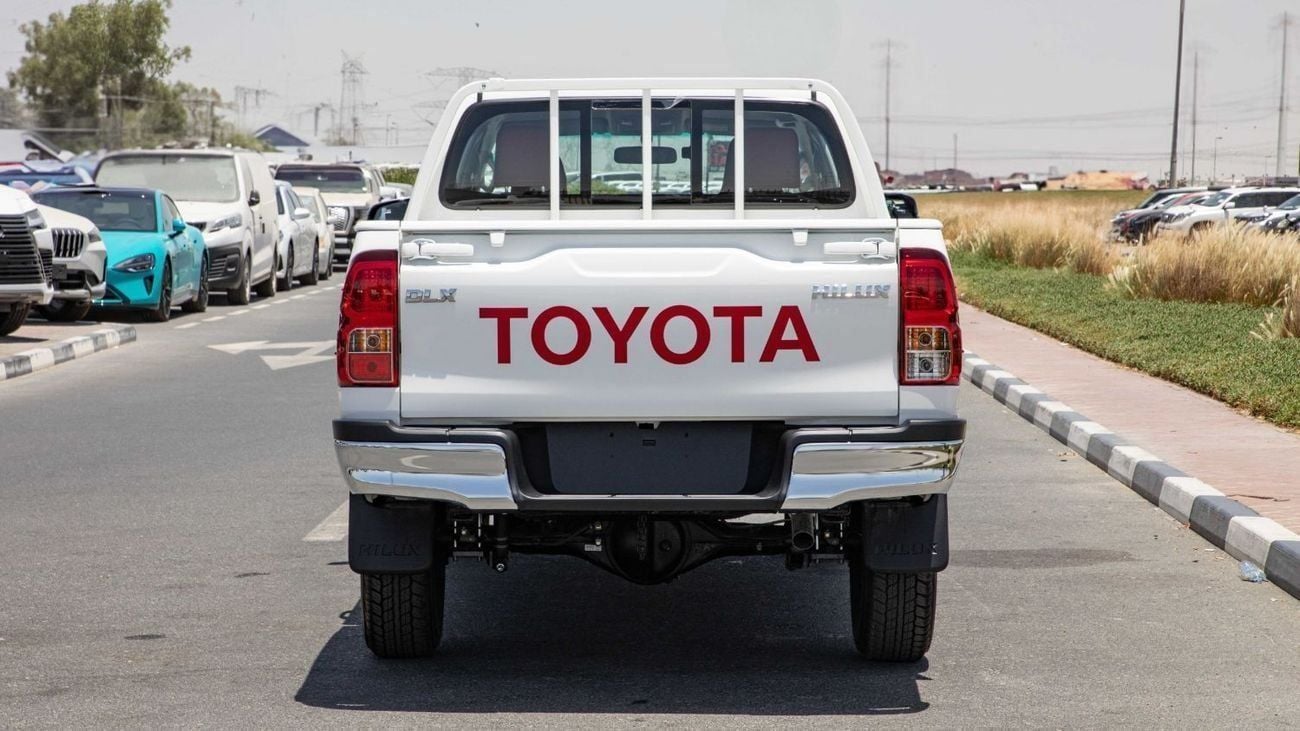 Toyota Hilux DLX 2.4L DIESEL BASIC A/T
