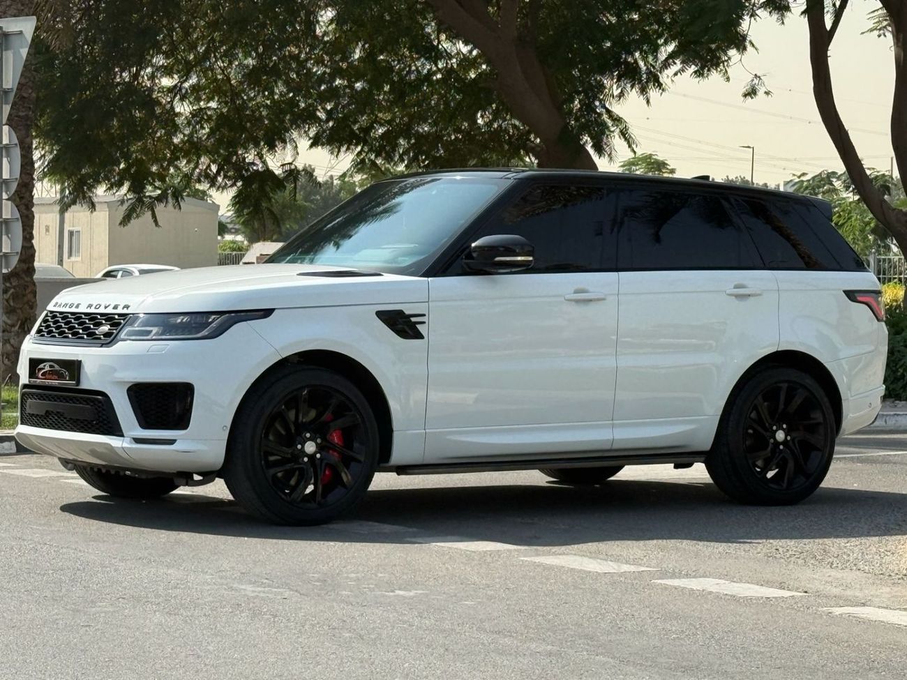 Land Rover Range Rover Sport HSE Dynamic 3.0L RANGE ROVER HSE DYNAMIC 2018 GCC V6 SUPERCHARGED SERVICE HISTORY FULL OPTIONS