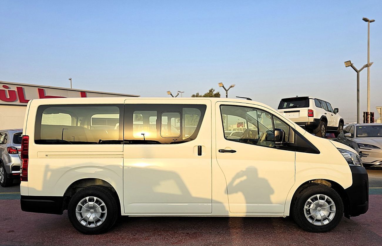 Toyota Hiace Toyota Hiace Std Roof Newshap 2.8l Diesel M/T 15 Seats White Color 2025 Model
