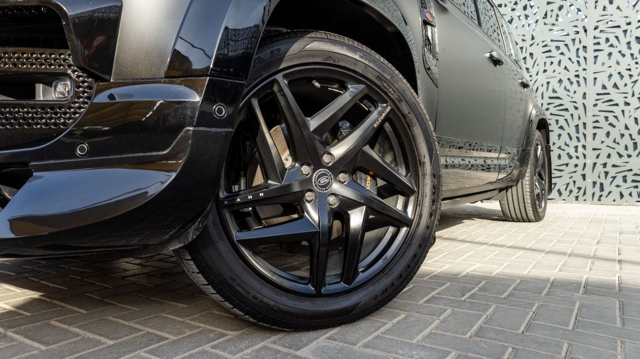 Land Rover Defender P400 110 SE 3.0L (5 Seater)