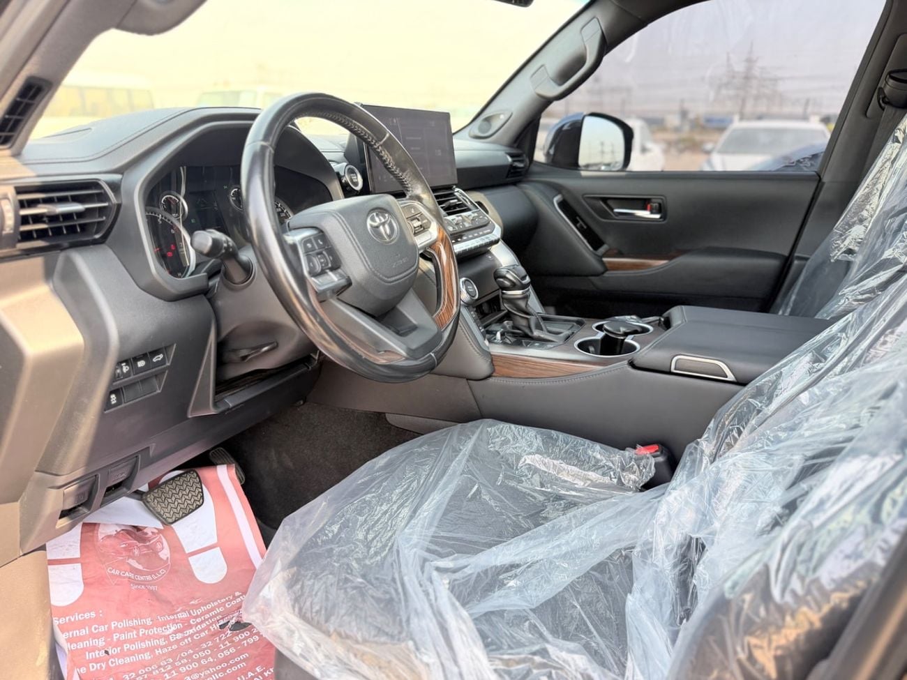تويوتا لاند كروزر VXR تويوتا لاندكروزر LC300 SUV، محرك بنزين ثنائي التوربو سعة 3.5 لتر، 7 مقاعد، 5 أبواب، لون خارجي أسود، 