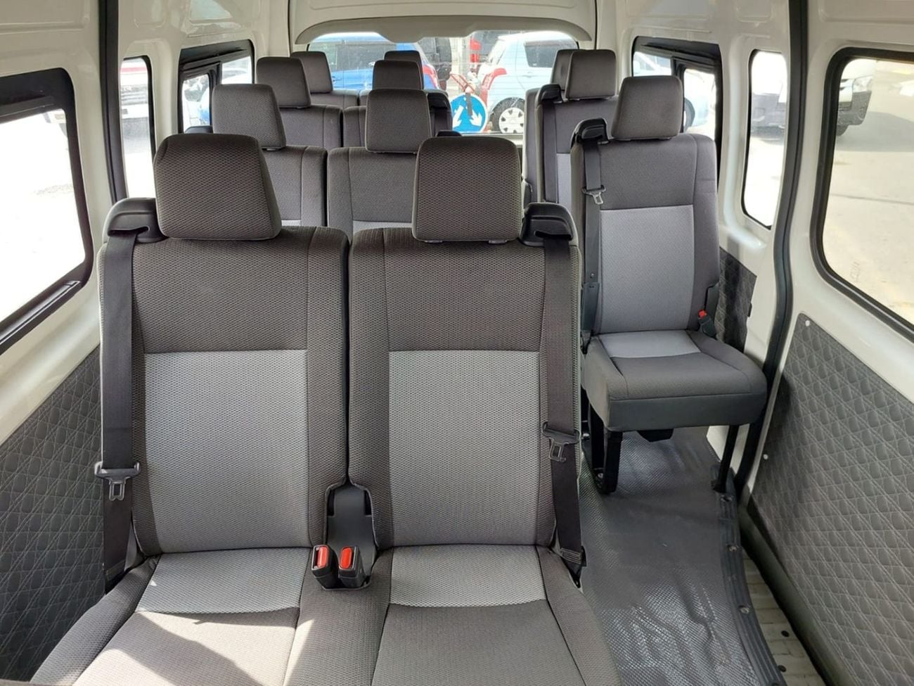 Toyota Hiace (RAMADAN OFFER) TOYOTA HIACE COMMUTER VAN RHD 2020 MODEL 2.8 L DIESEL AUTOMATIC(PM04978)