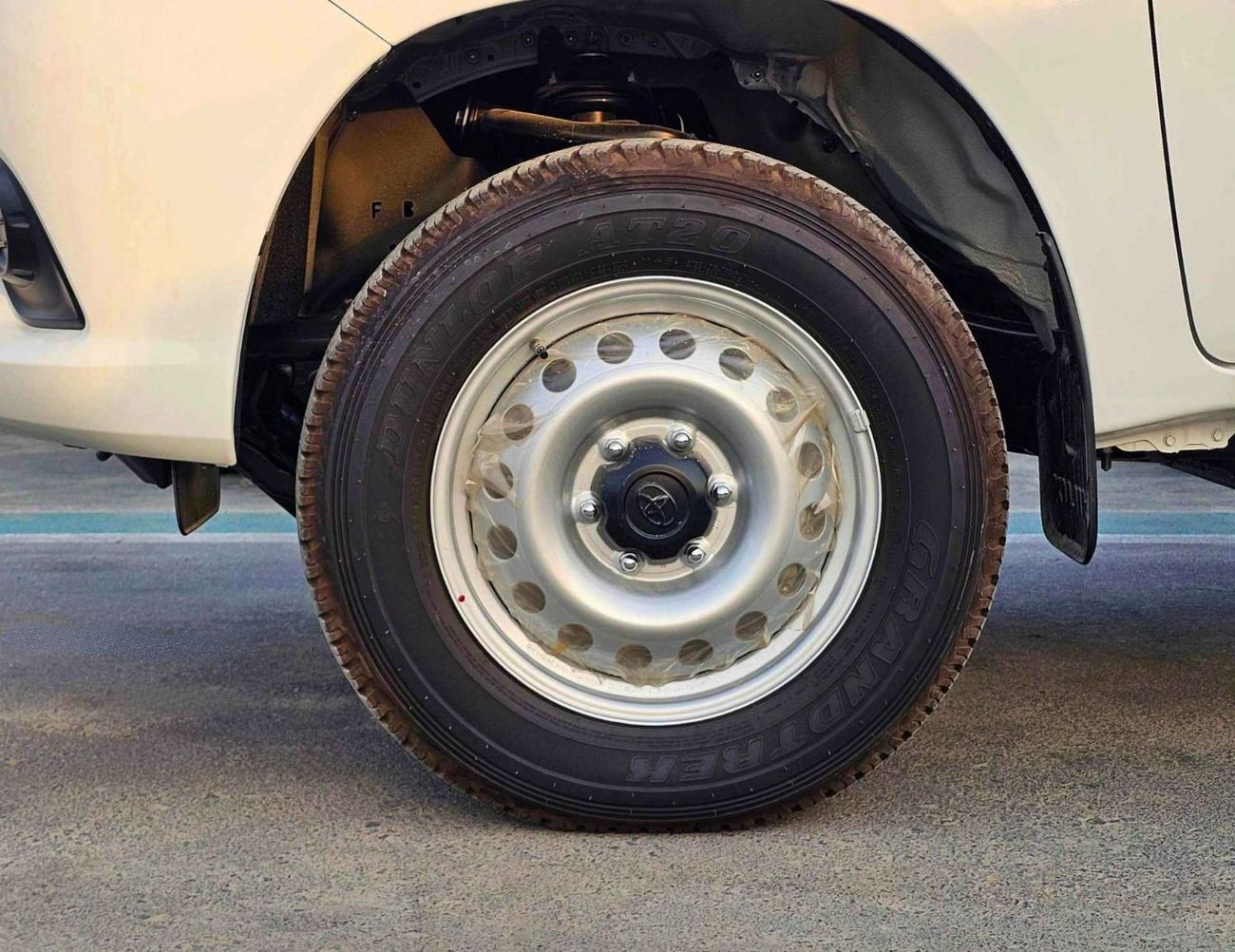 تويوتا هيلوكس SINGLE CABIN/LONG BODY WITH 5 HOOKS/CHROME HANDLE & REAR CHROME BUMPER/2.7L PETROL M/T (CODE#HPMSC1)