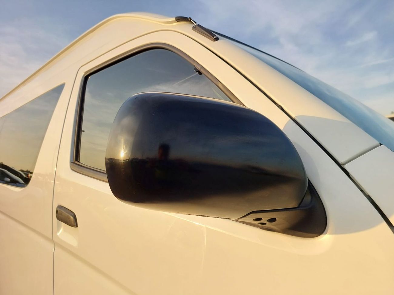 تويوتا هاياس TOYOTA HIACE COMMUTER VAN RHD 2019 MODEL 3.0 L DIESEL AUTOMATIC(PM38974)