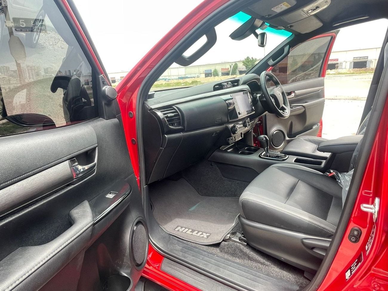 Toyota Hilux diesel engine ,2.8 liter ,Automatic gear ,year model 2024 ,right hand drive ,only for export availab