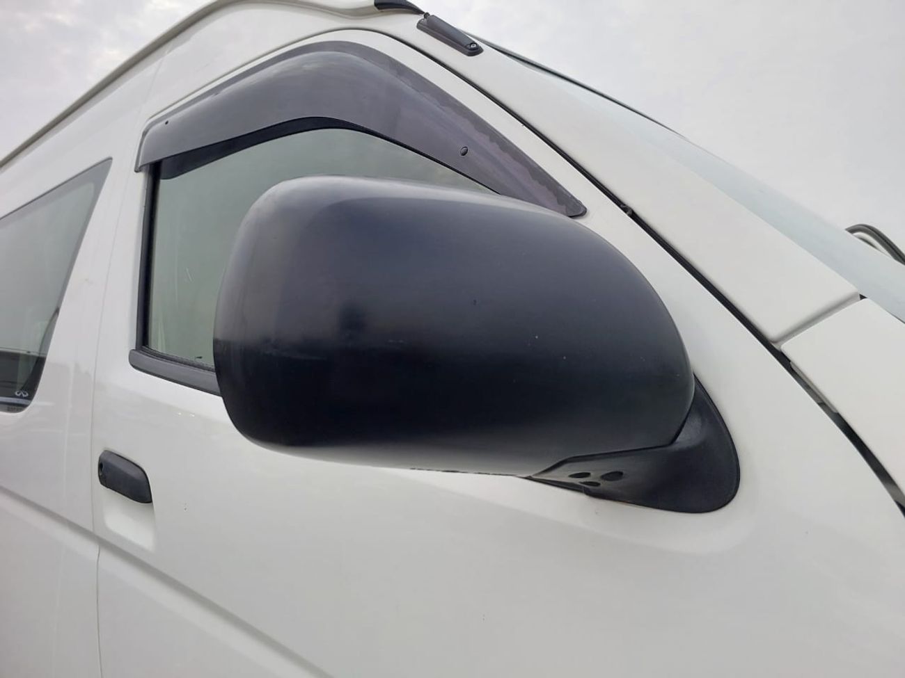 تويوتا هاياس TOYOTA HIACE COMMUTER VAN RHD 2012 MODEL 3.0 L DIESEL AUTOMATIC(PM14430)