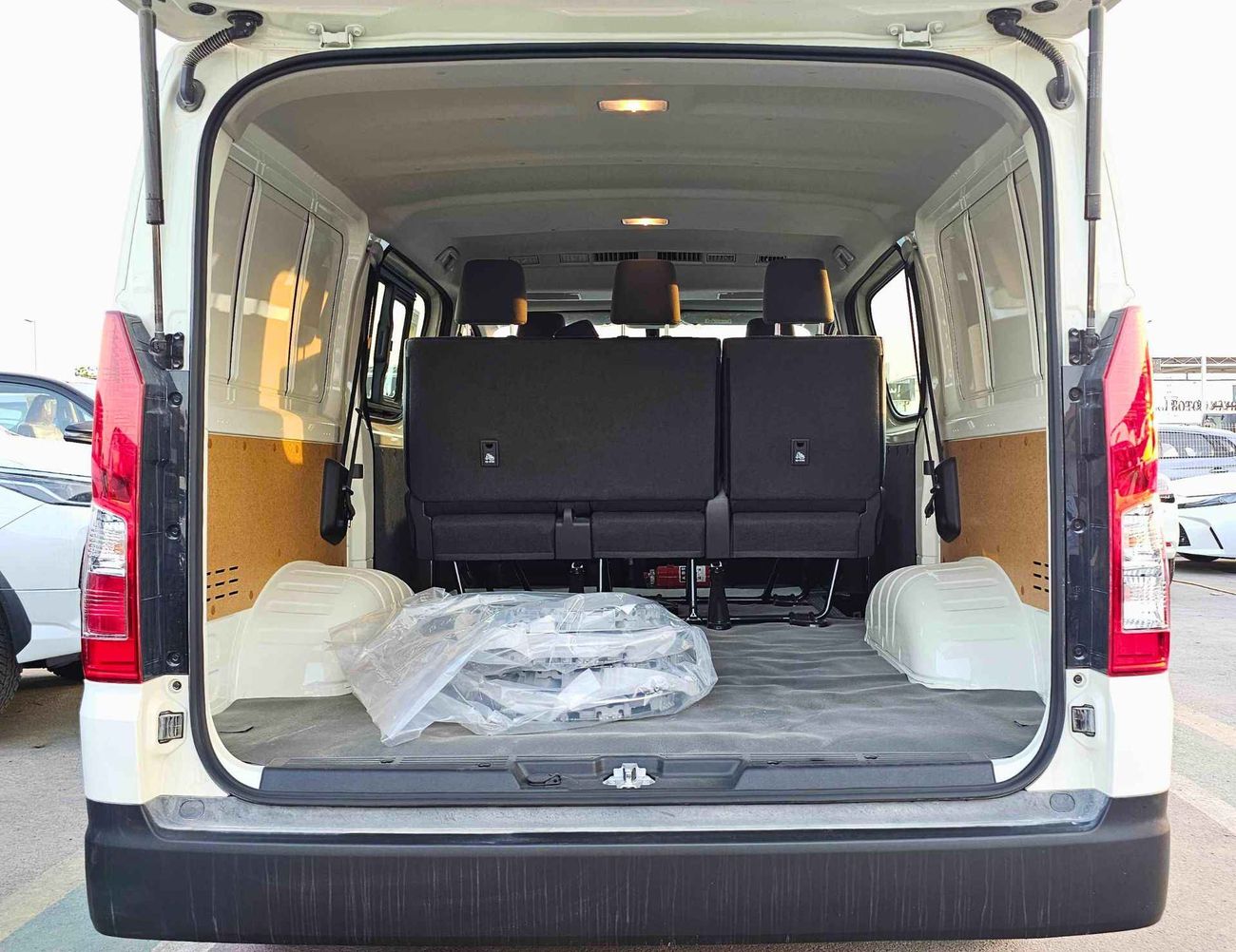 Toyota Hiace STANDARD ROOF / HALF CARGO / MT / 3.5L V6 PETROL / 5DOOR (CODE # 69073)