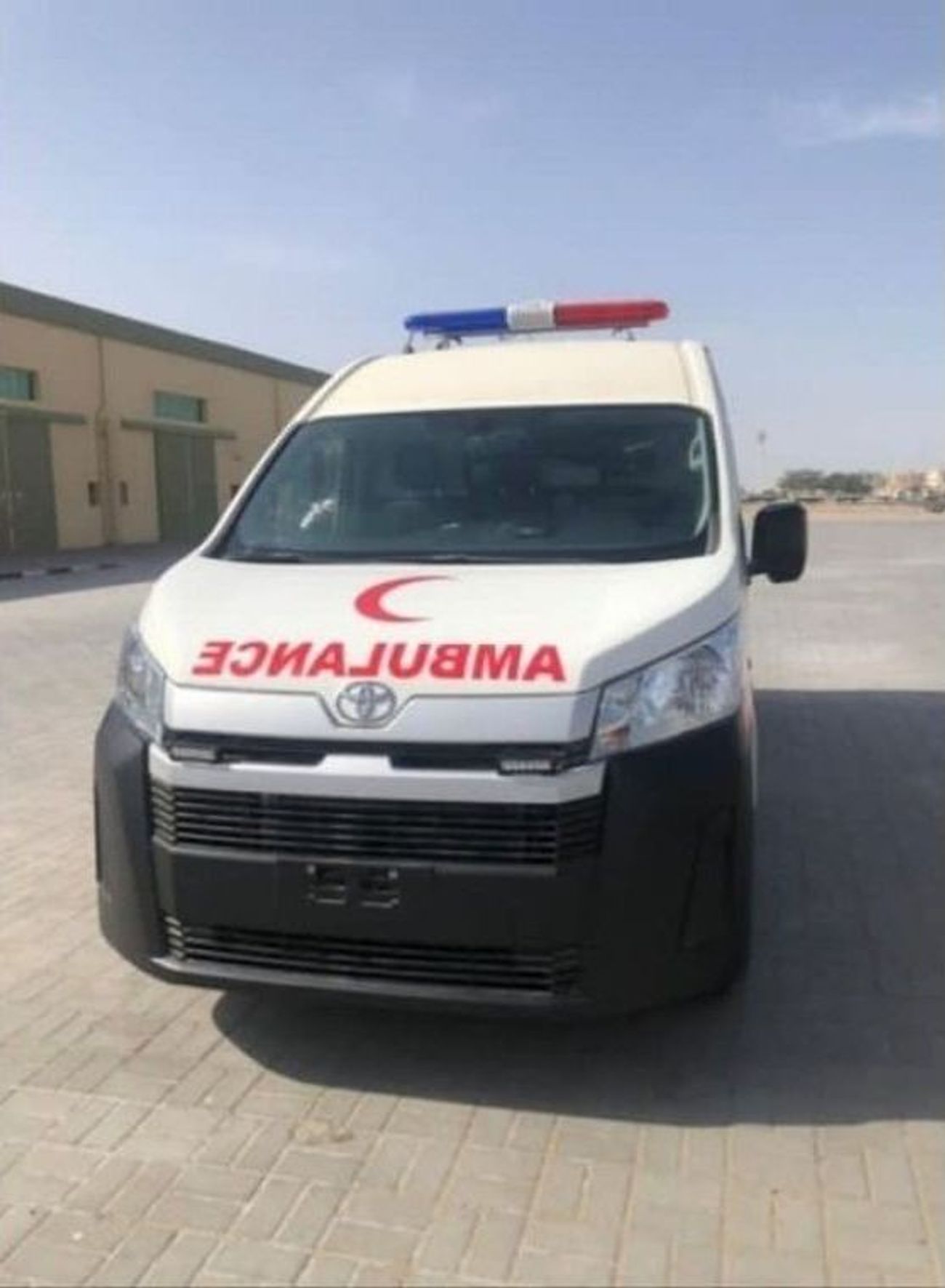 تويوتا هاياس كوميتور GL  سقف عالي كوميتور GL  سقف عالي ambulance full equipment اتوماتيك