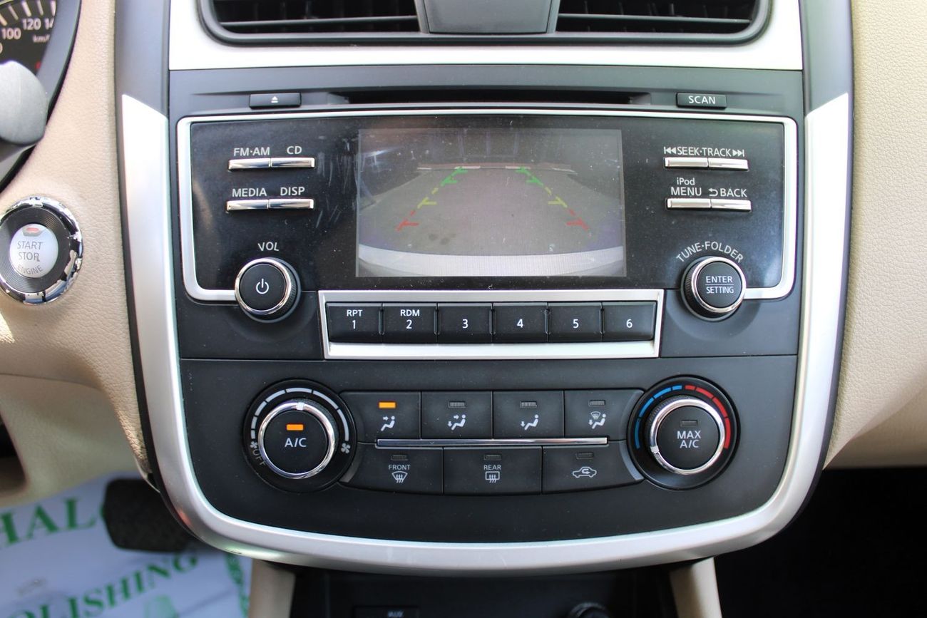Nissan Altima SV ACCIDENTS FREE - GCC - MID OPTION - PERFECT INSIDE OUT