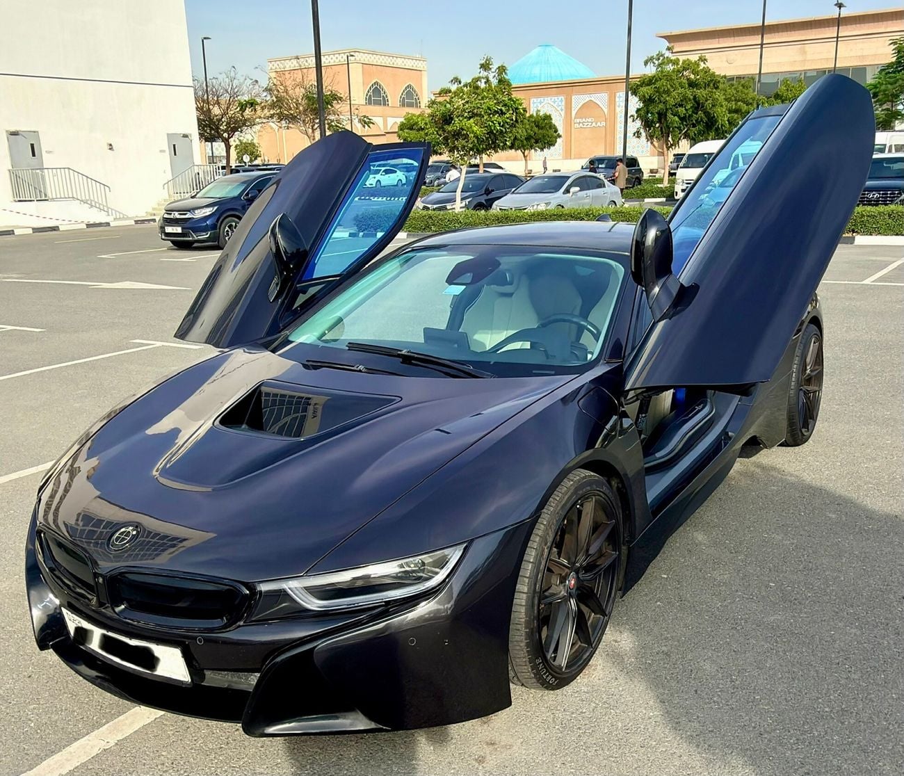 بي أم دبليو i8