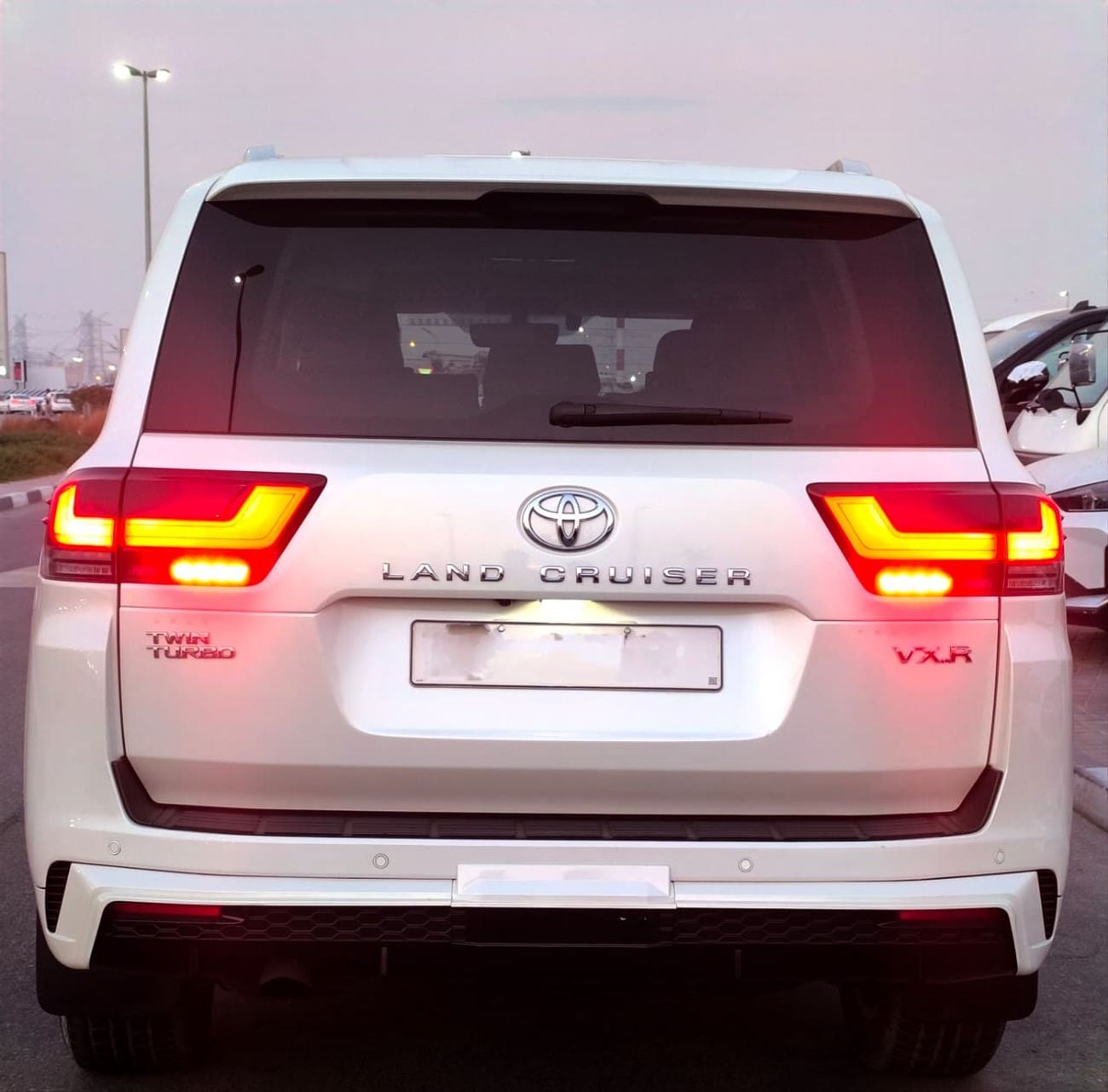 تويوتا لاند كروزر VX