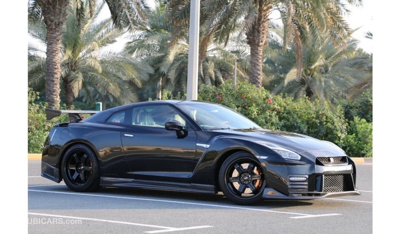 Nissan GT-R NISSAN GTR BLACK EDITION GCC 2016  BODYKIT NISMO ALFA 7+ FULL OPTION  FULL CARBON FIBER