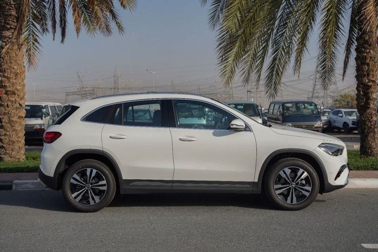 مرسيدس بنز GLA 200 2025 Mercedes-Benz Gla200 1.3 L with 360 Camera and ambient lighting