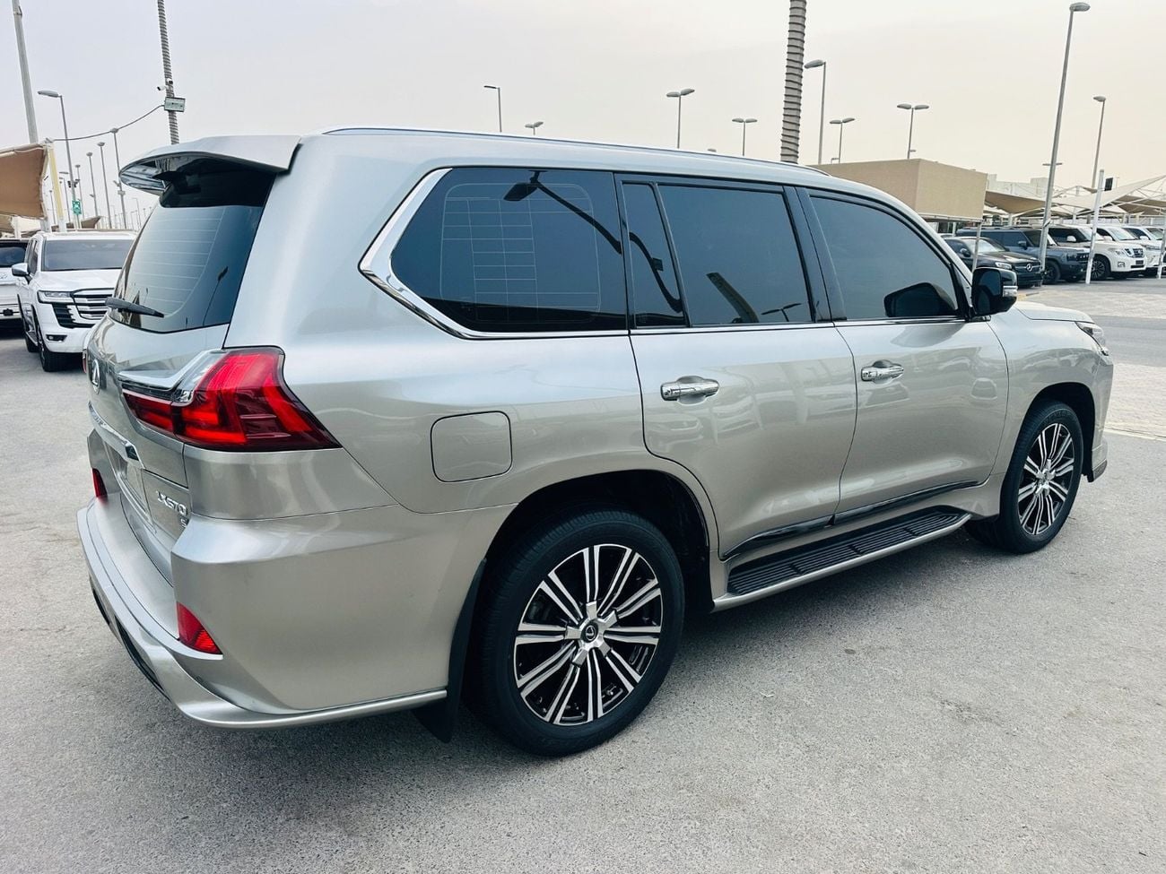 Lexus LX570 SIGNATURE