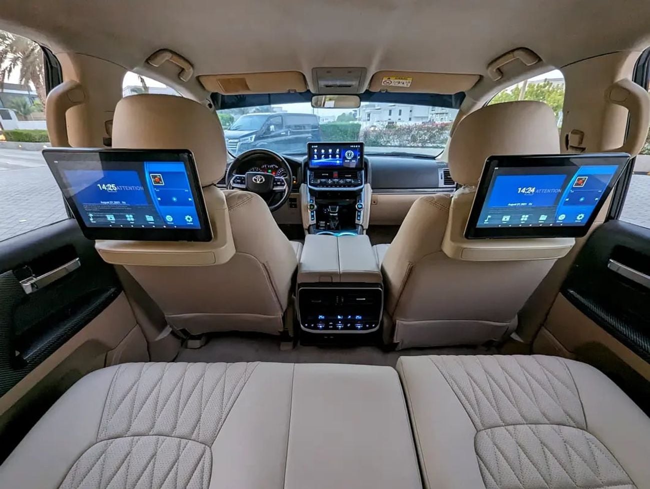 Toyota Land Cruiser GXR FACELIFTED WITH INTERIOR AND EXTERIOR V6 4.0L IN PERFECT CONDITION