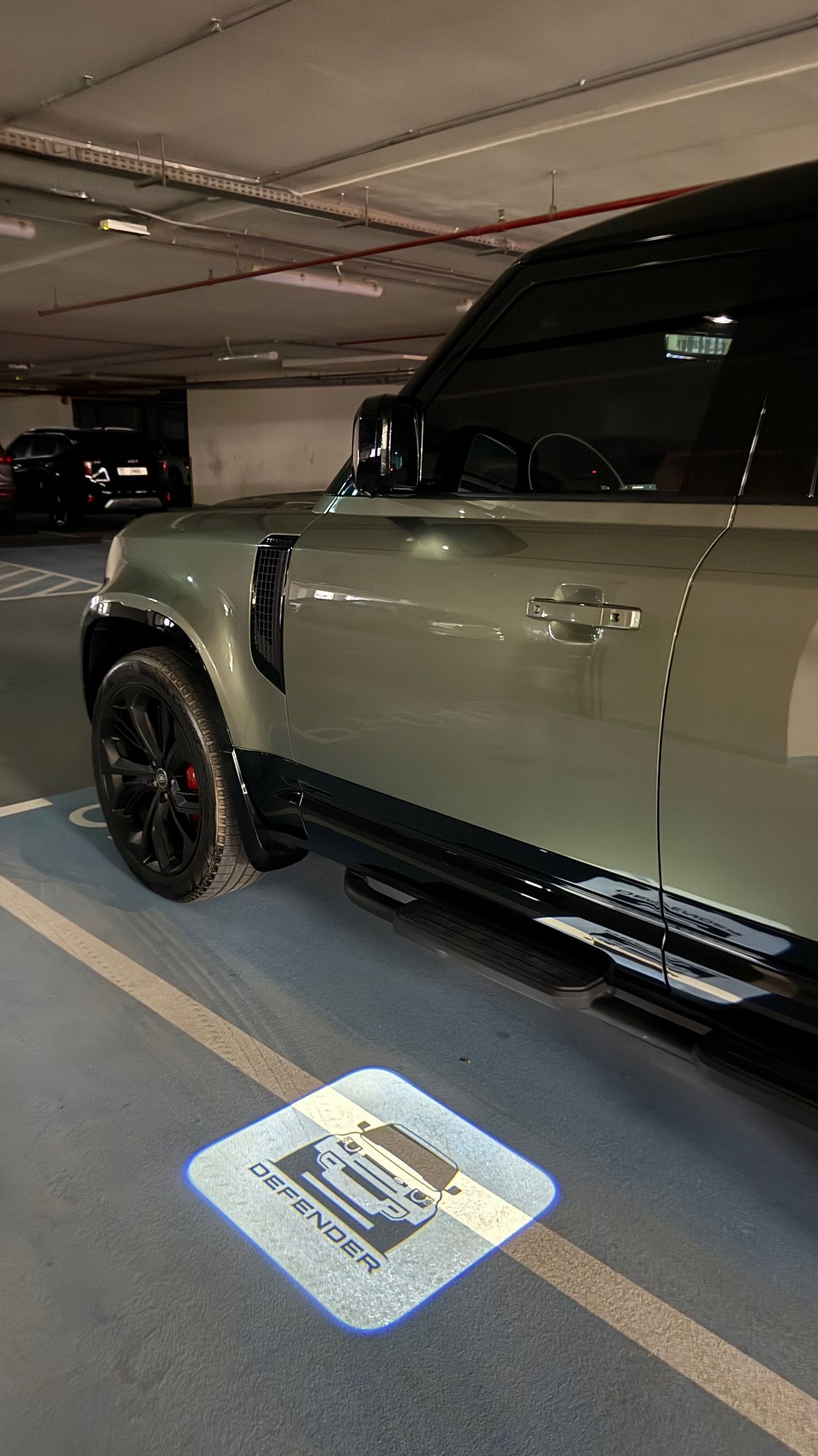 Land Rover Defender P400 110 X-Dynamic SE 3.0L (7 Seater)