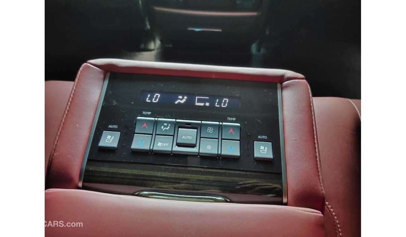 Lexus LX570 Platinum under warranty 2019 GCC