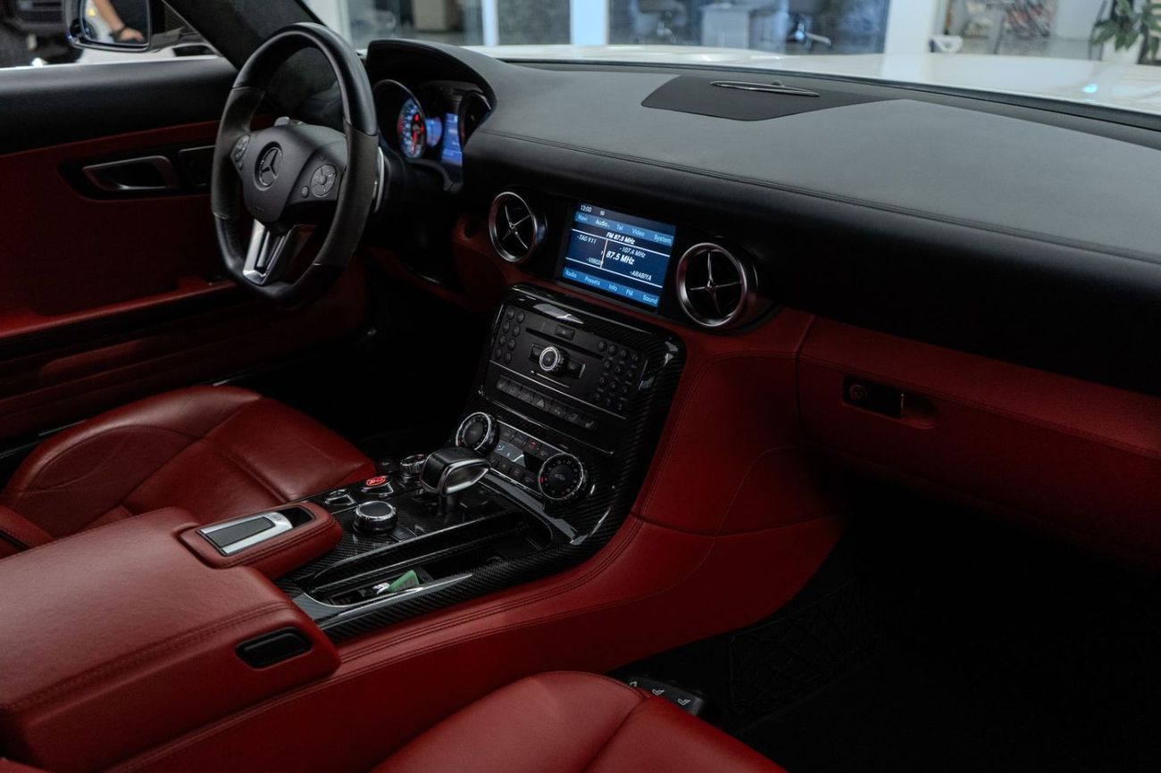 Mercedes-Benz SLS AMG Std 6.2L 2012 Mercedes Benz SLS AMG Roadster, Full Service History, Carbon Fiber Package, Low Kms, G