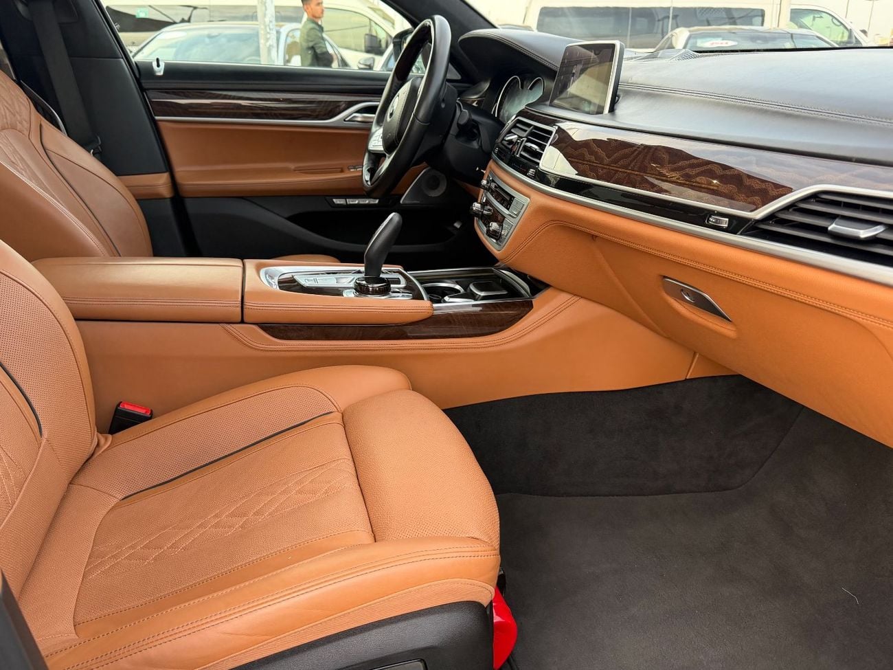 بي أم دبليو 750Li xDrive Executive 4.4L