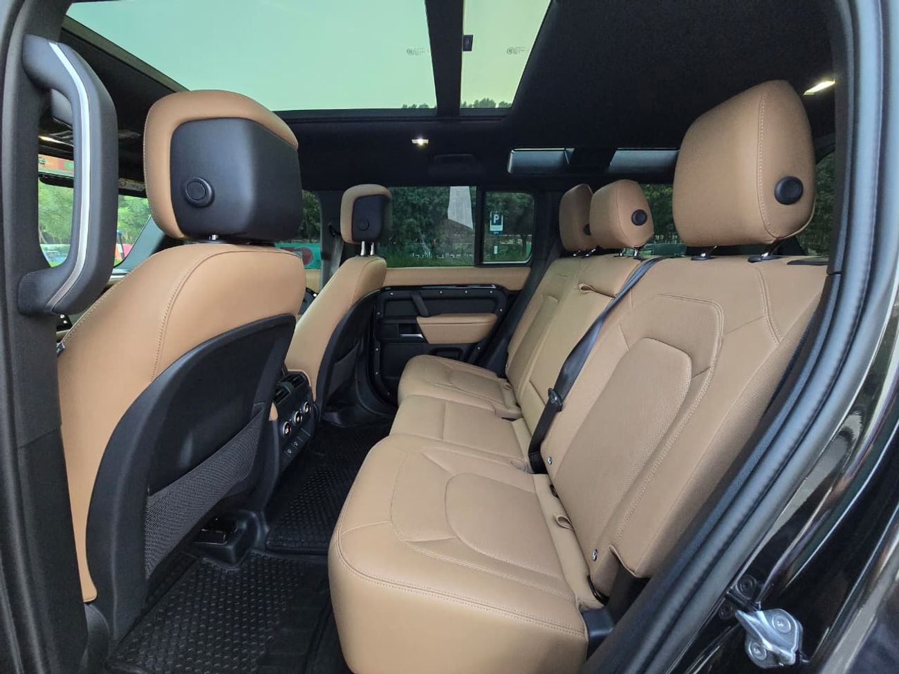 Land Rover Defender 110 X-DYNAMIC HSE P400 Defender 110 X-Dynamic HSE 2025 | GCC Specs | Brand New | Perfect condition | Under warranty 2 years