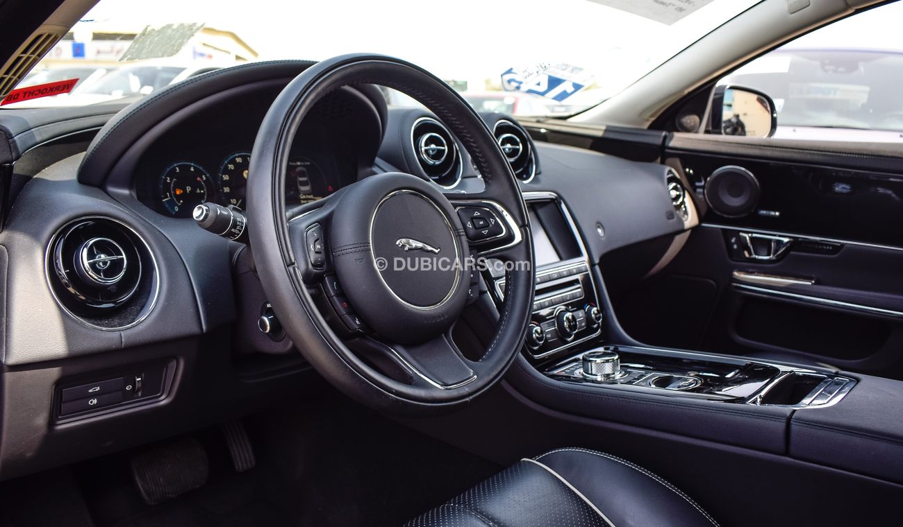 Jaguar XJ 3.0L V6 S/C R-Sport SWB RWD