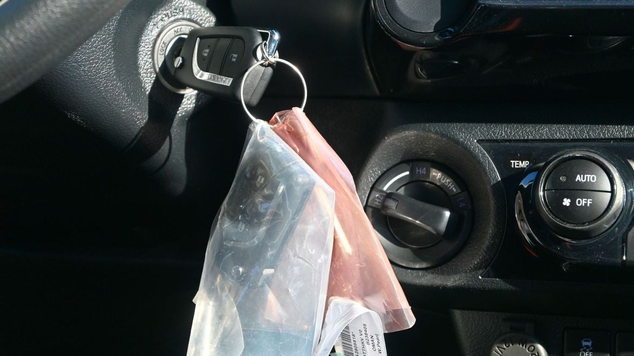 تويوتا هيلوكس Toyota Hilux 2025 2.7L Petrol pick-up 4WD