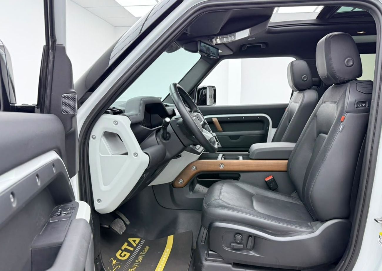 Land Rover Defender 90 SE P300 2024 Land Rover Defender 90 SE P300, 2028 LR Warranty, Full LR Service History, Fully Loaded, GCC