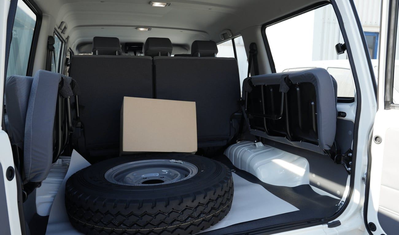 Toyota Land Cruiser 70 ECT0125 - 2025 Toyota LC76 4.2L Dsl Mt Mid White