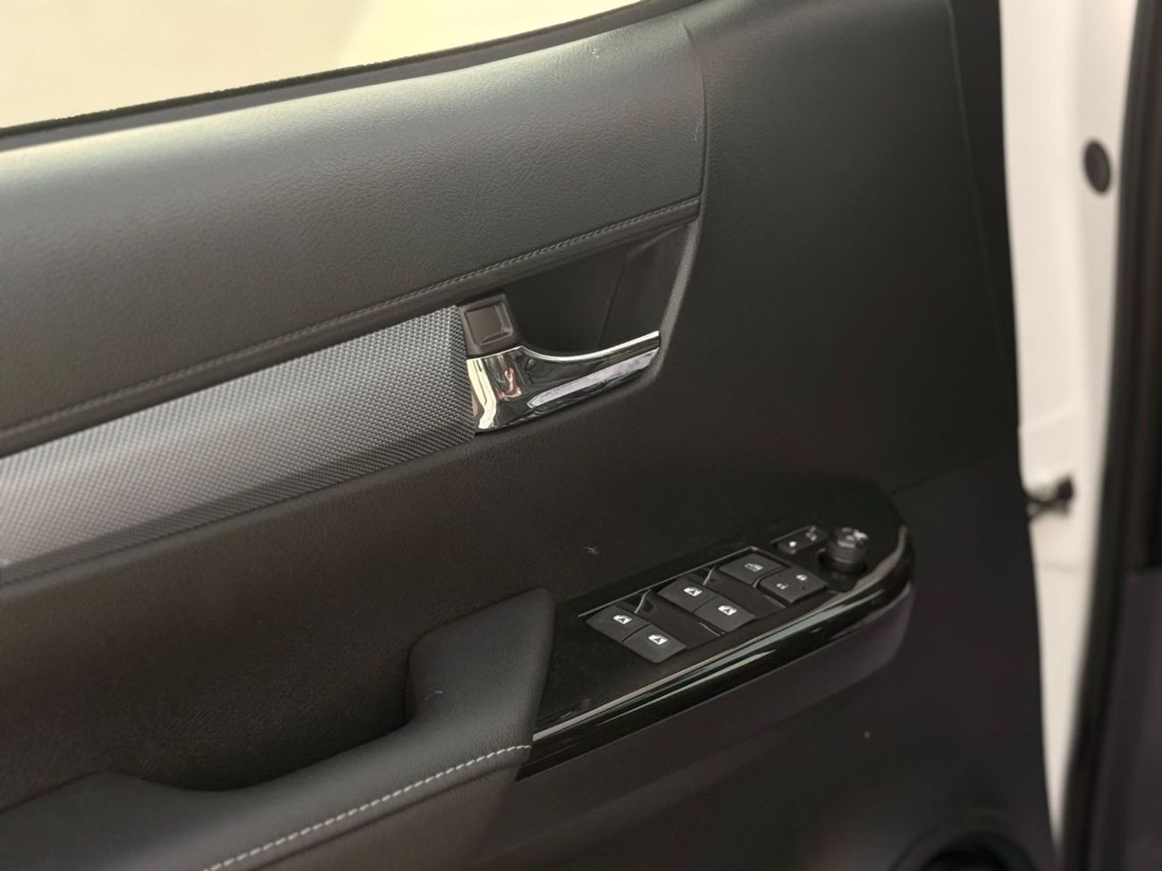 تويوتا هيلوكس Toyota hilux 4.0 GR 2025