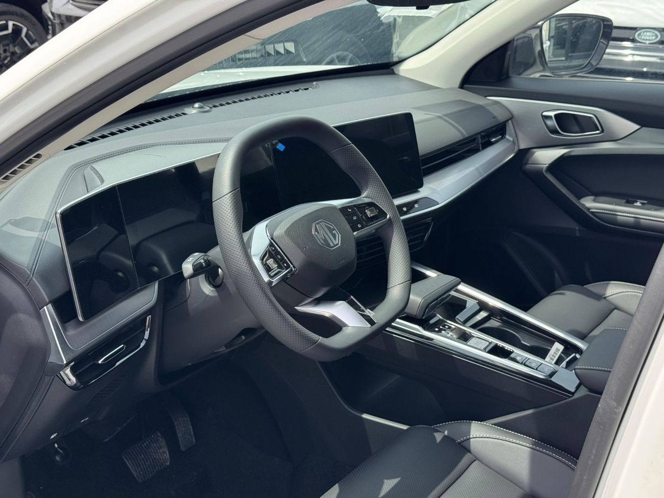 أم جي وان LUX 1.5L Petrol FWD 2024 Export Price @ 47,000 AED