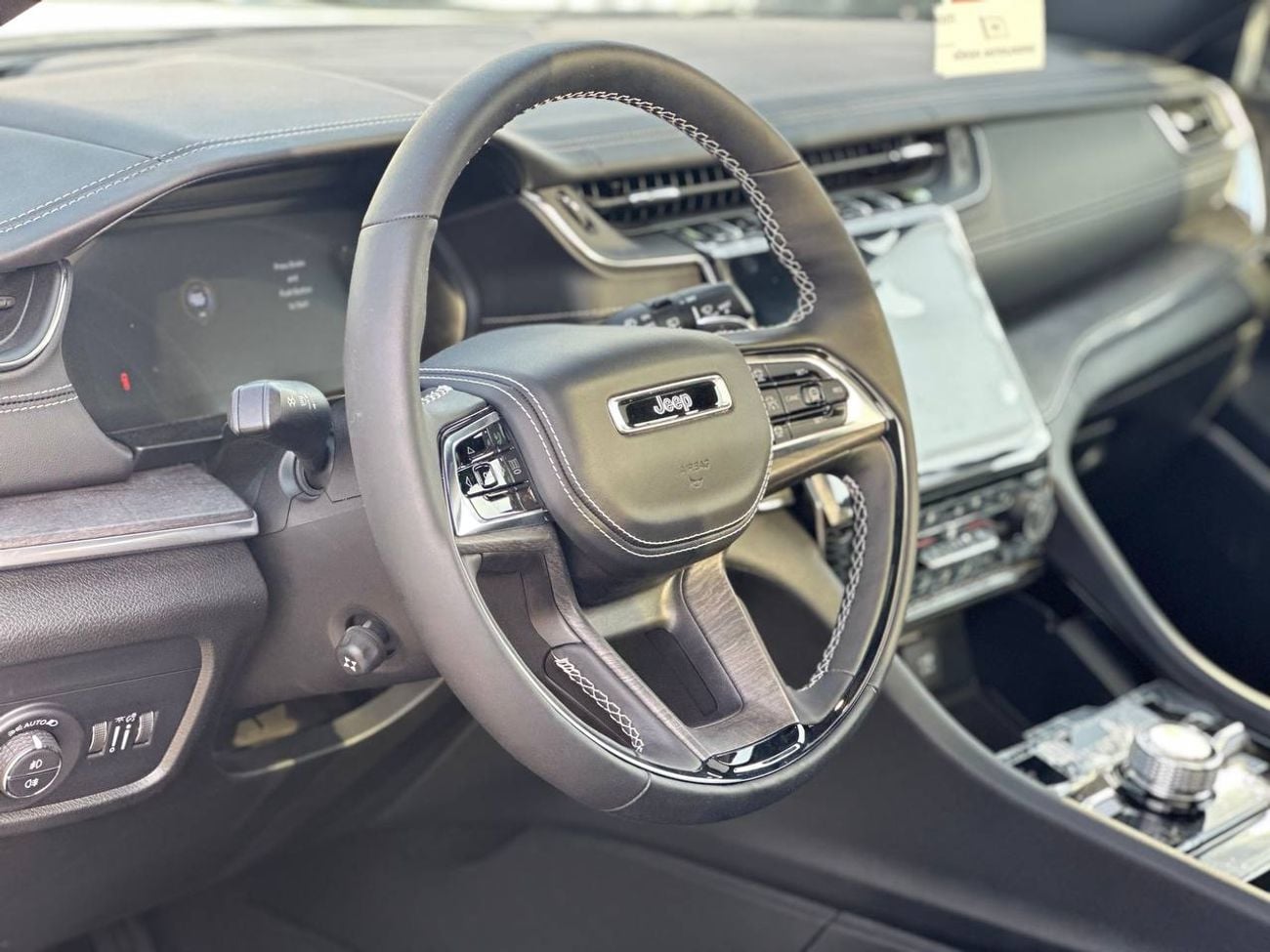 Jeep Grand Cherokee Overland 3.6L V6 PTR A/T // 2025 // Full Option with 360 Camera , Radar , Heating & Cooling & Massag