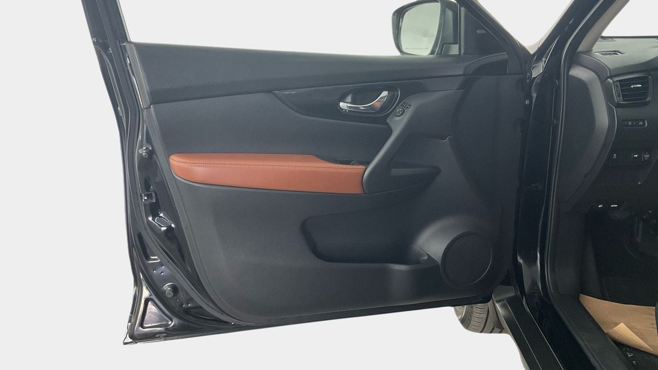 نيسان إكس تريل 2.5 SL 4WD 7STR AUTO LANE DEPARTURE | شامل الضمان | 0 ﺪﻔﻋﺓ ﺃﻮﻟﻯ