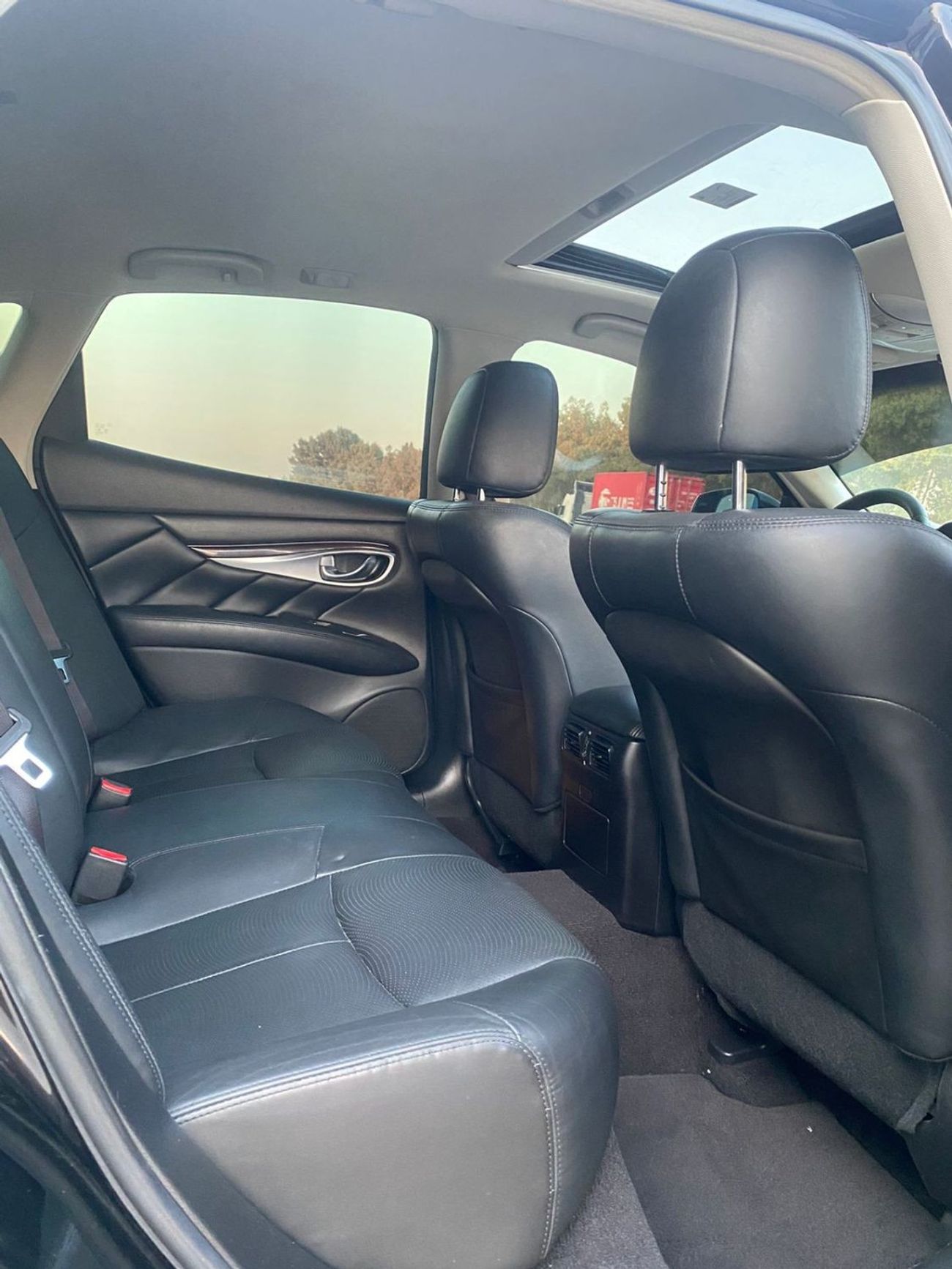 Infiniti Q70 Luxury