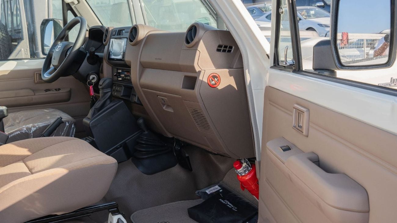 Toyota Land Cruiser Pick Up 2025 Toyota Land Cruiser LC 79 4.0L SC AT Petrol Basic w/ Fridge (White)