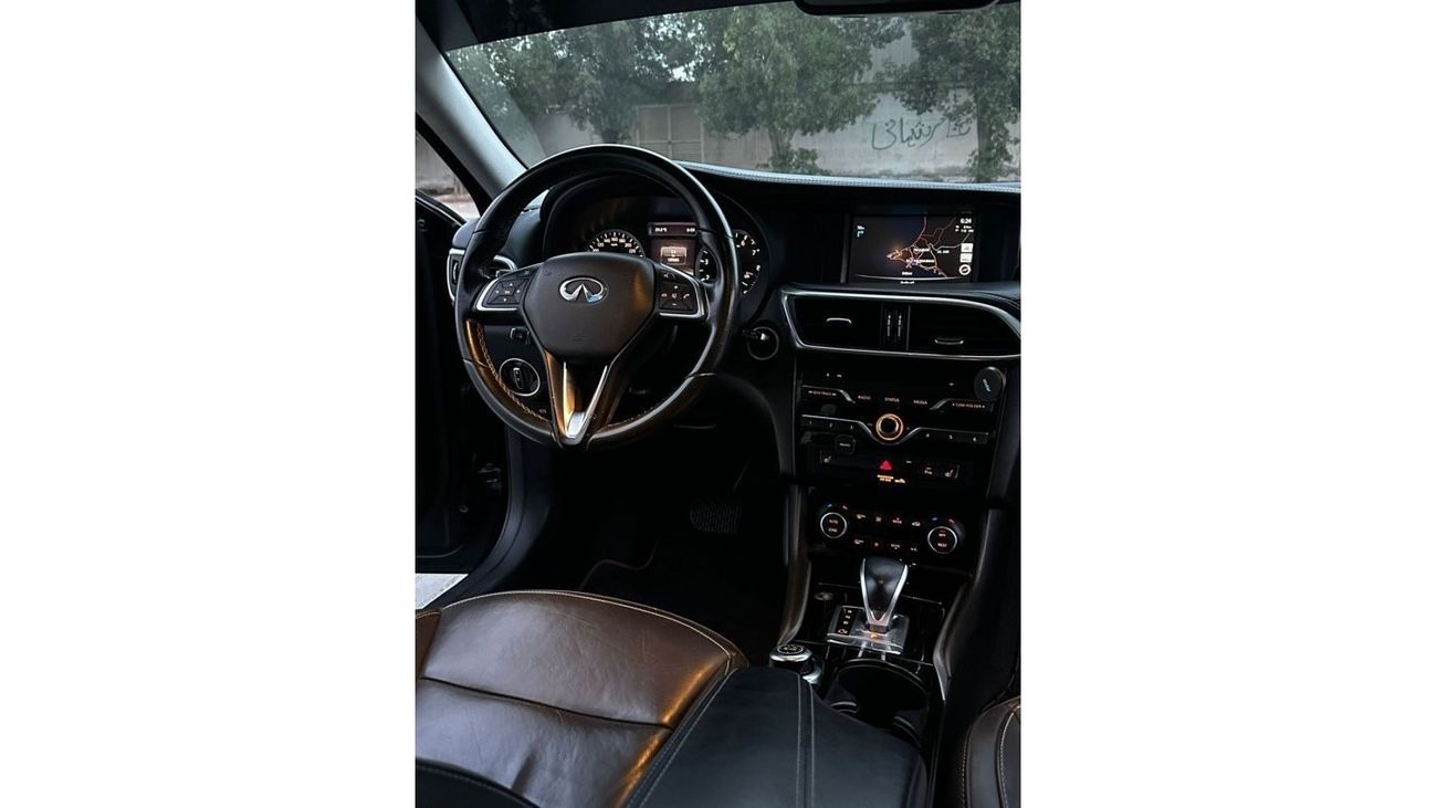 Infiniti Q30 Premium